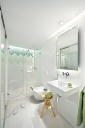 Шағын ваннаға арналған ванна бөлмесінің жарықтандыру фотосуреті