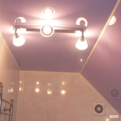 Светильники на потолке в ванной фото