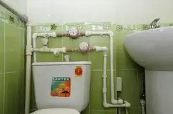Photo placement of plumbing fixtures in the bathroom