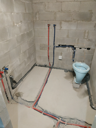 Photo placement of plumbing fixtures in the bathroom
