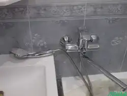 Адзін кран на ванну і ракавіну дызайн