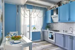 Дизайн кухни с синими обоями