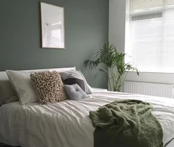 Серо зеленые спальни фото