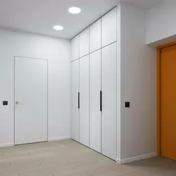 Hallway with 2 cabinets design