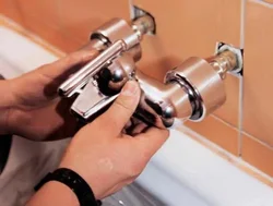 Фото как установить смесители на ванну