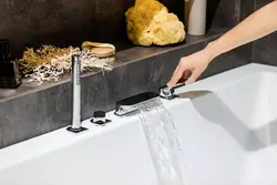 Дызайн змяшальнікаў для ванны ў інтэр'еры