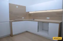 Дуб корсика столешница в интерьере кухни