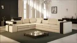 Заманауи стильдегі қонақ бөлмесіндегі бұрыштық диван үлкен фотосурет