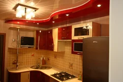 Дизайн потолка на маленькой кухне фото