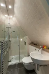 Потолка ванной комнаты на мансарде фото