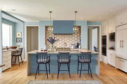 Gray-blue wall color in the kitchen interior