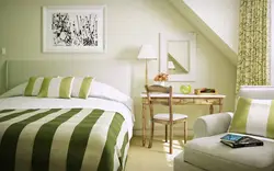 Спалучэнне кветак з зялёным колерам у інтэр'еры спальні