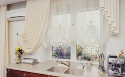 Акно на кухні дызайн штор і цюлі
