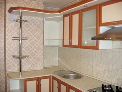 Kitchen design with a niche in the corner