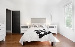 Спальня с белым полом фото
