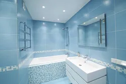 Маленькая ванная дизайн голубая
