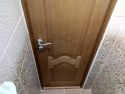 Installing a bathroom door photo