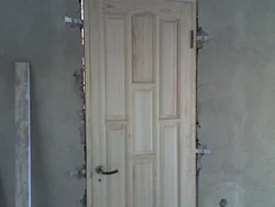 Installing a bathroom door photo