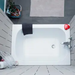 Отыратын ваннасы бар ванна бөлмесінің дизайны