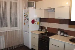 Маленькая кухня куда поставить холодильник фото