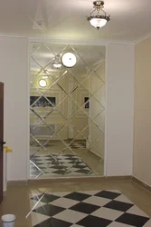 Koridorning Ichki Qismidagi Oyna Mozaikasi