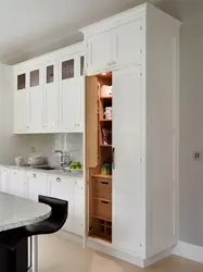 Кухня фото с выдвижной пенал