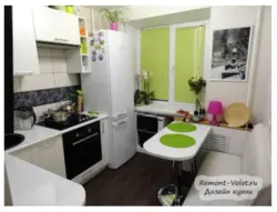 Khrushchev kitchen design with refrigerator