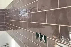 Рангҳои grout барои сафолҳои ванна акс