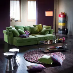 Qonaq otağının interyerində divan rənglərinin birləşməsi