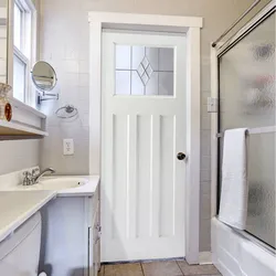 White bath doors photo
