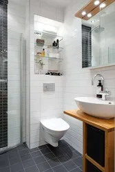Скандынаўскі дызайн ваннага пакоя з туалетам