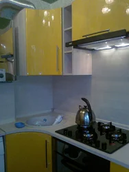 Кутняя кухня 6 кв з газавай калонкай фота