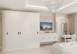 Белый шкаф в интерьере гостиной фото