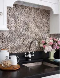 Белая кухня с искусственным камнем фото