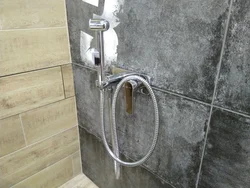 Гігіенічны душ у ваннай у інтэр'еры