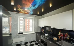 Кухни фото черный потолок дизайн