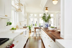 Белая кухня в комнате фото
