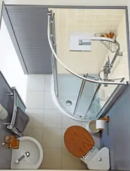 Duş Kafel Fotoşəkili Olan Kiçik Bir Hamamın Dizaynı