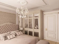 Дызайн спальні ў класічным стылі з белай мэбляй