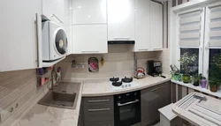 Дызайн кухні 6 кв метраў з халадзільнікам і пральнай машынай