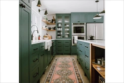 Темно зеленая кухня фото