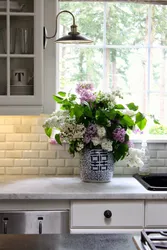 Цветы на кухне фото в интерьере