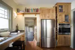 Дызайн маленькай кухні убудаваны халадзільнік