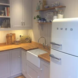 Дизайн маленькой кухни встроенный холодильник