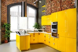 Дизайн кухни горчичного цвета