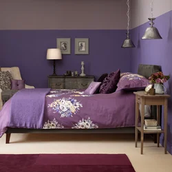 Combination with purple in the bedroom interior