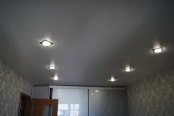 Натяжные потолки как расположить светильники фото спальня