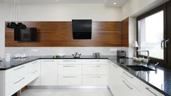 Белая кухня с деревянной столешницей фото реальные