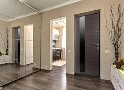 Color of laminate and doors in the interior of the apartment