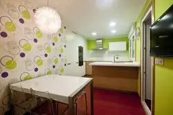 How to combine wallpaper in the kitchen interior